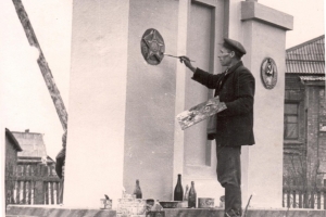 Стелла в Тучково на площади у вокзала