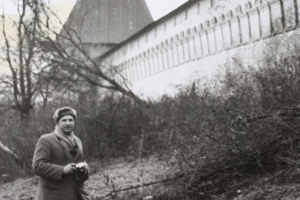 Лаврентий Грищенков у стен Саввино-Сторожевского монастыря