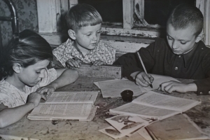 Таня, Зоя и Петр Грищенковы